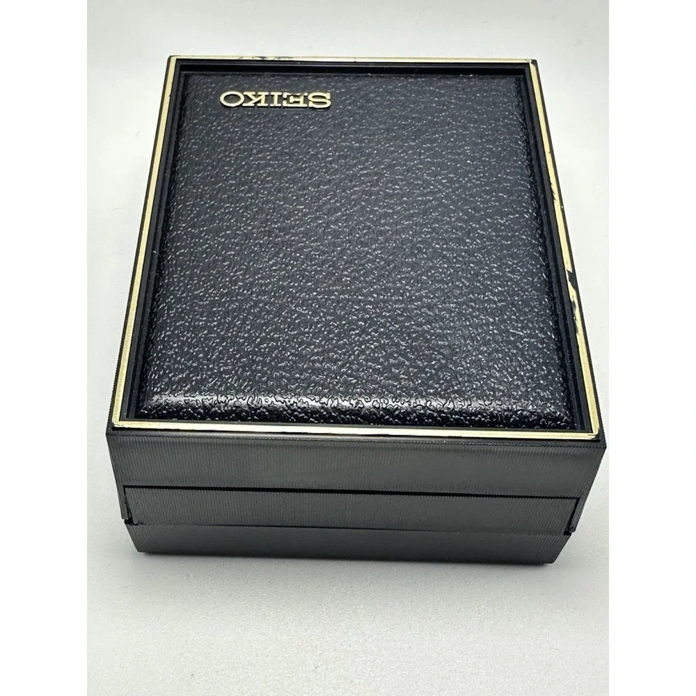 Seiko 5Y94-8029 New Battery Mens Watch 34MM 7.5
